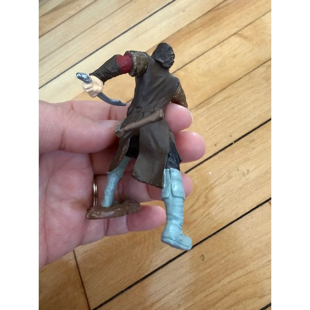 Lord of the‎ Rings Aragorn action figure with swords